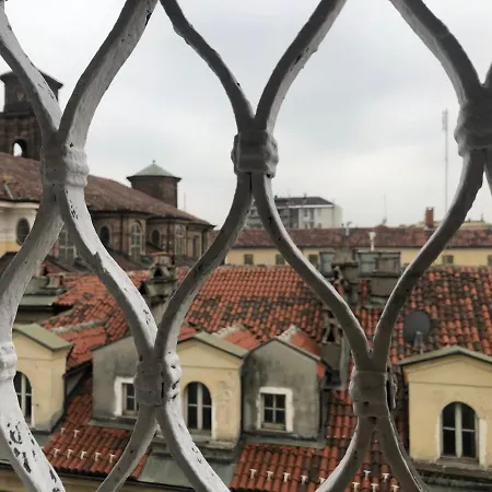 Casa Travicelli, Sui Tetti Di *
