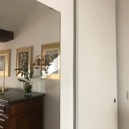 Casa Travicelli, Sui Tetti Di